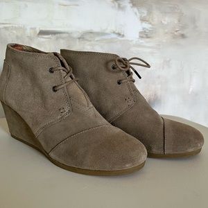 Toms Desert Wedge Taupe Suede